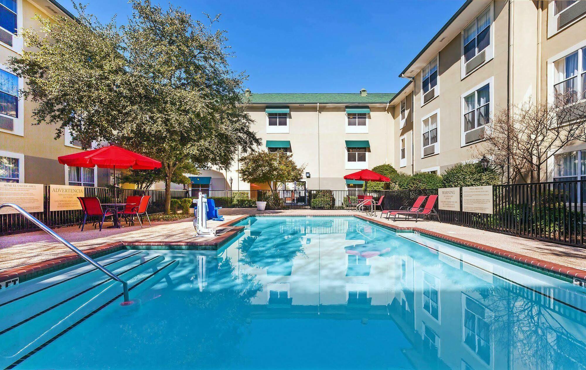 Candlewood Suites Dallas Market Center-Love Field By Ihg Bagian luar foto